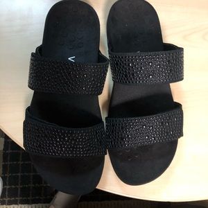 Black vionic sandals 🩴